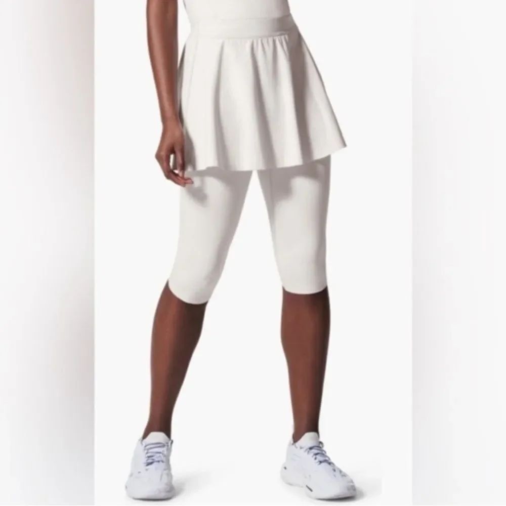 Spanx Booty Boost® Active Skirt Around Knee Leggings size S